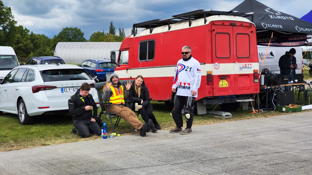 Přátelská atmosféra jako vždy, Motogymkhana