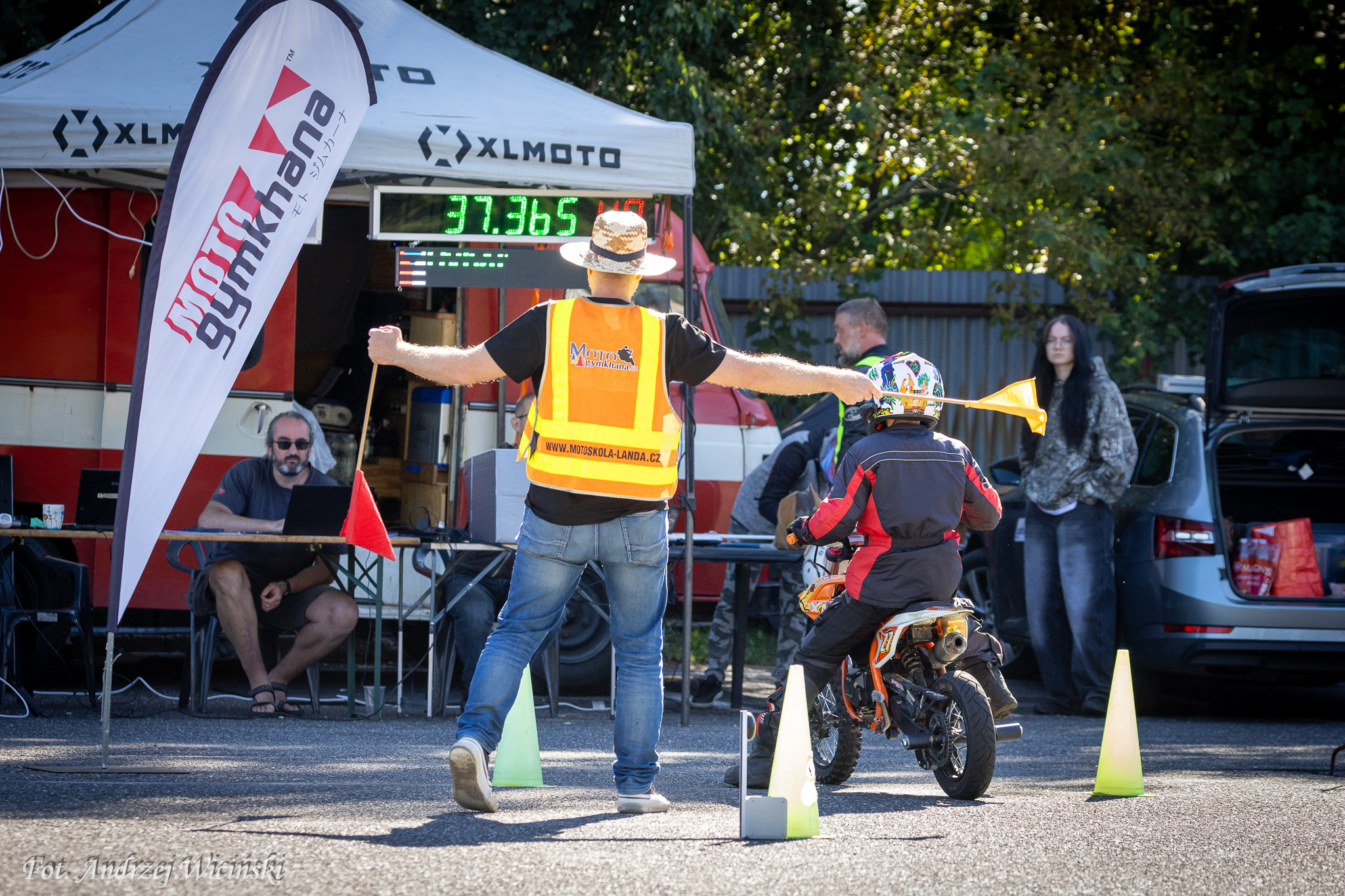 závod motogymkhana v Liberci