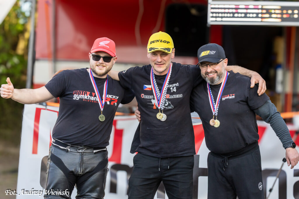 vítězové 1. závodu MMČR Motogymkhany v Kolíně